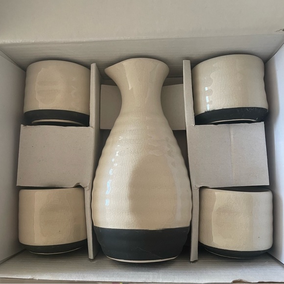 Ceramic Sake Set. - Picture 1 of 3